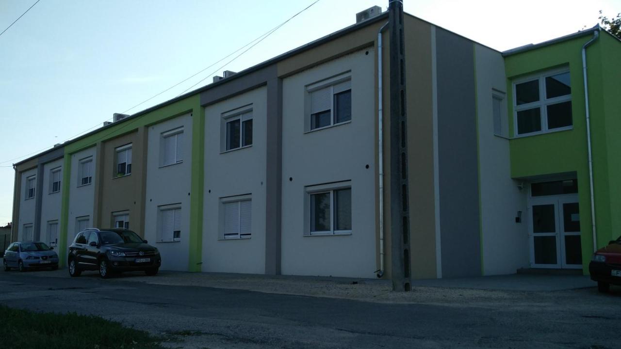 River Side Apartman Kalocsa Exterior photo